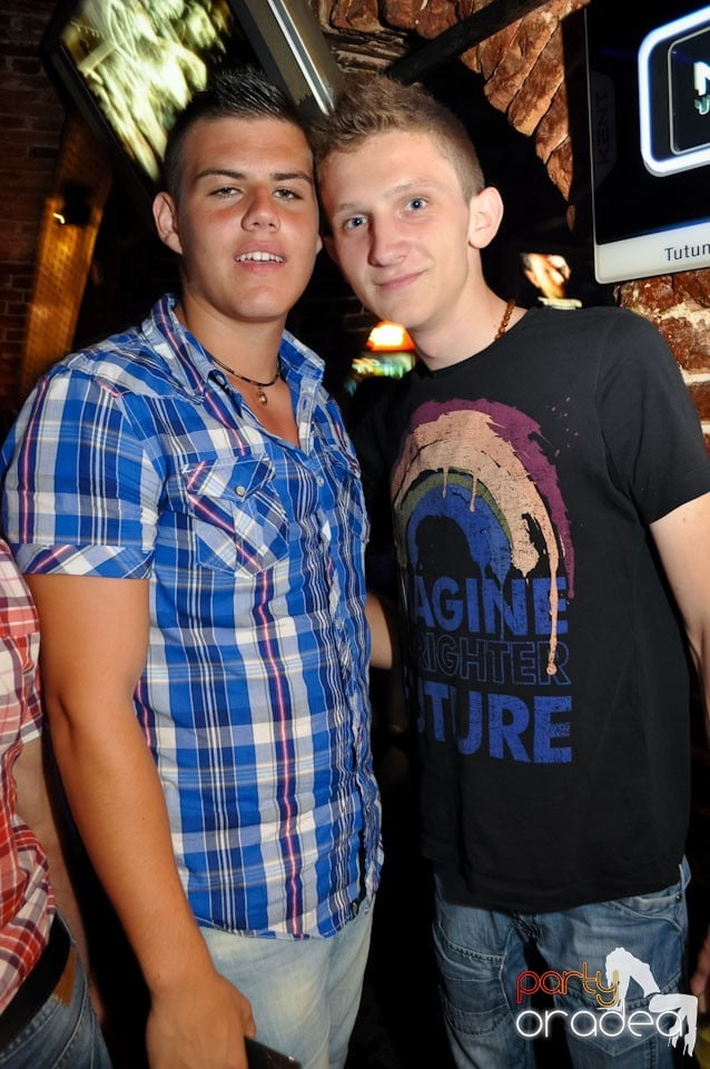 Party în Club Escape, 