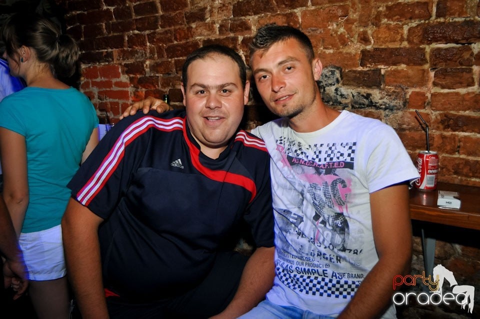 Party în Club Escape, 