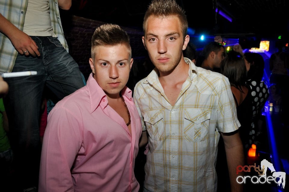 Party în Club Escape, 