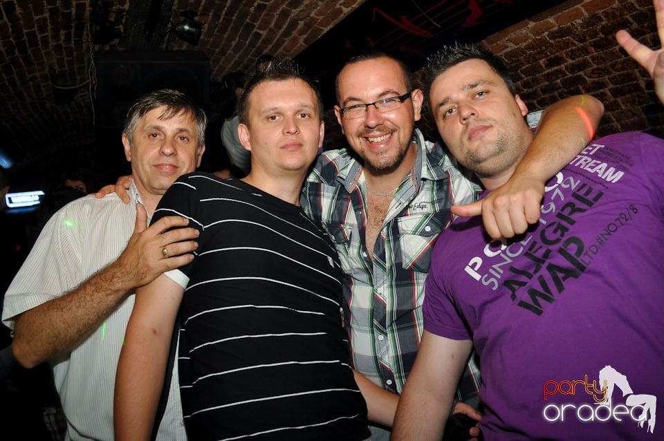 Party în Club Escape, 