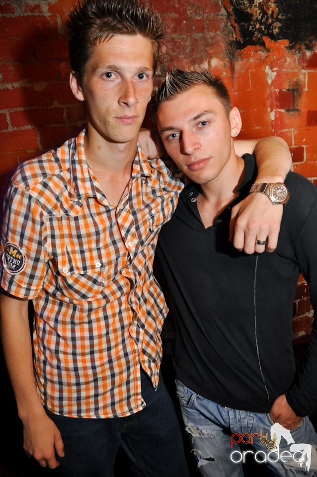Party în Club Escape, 