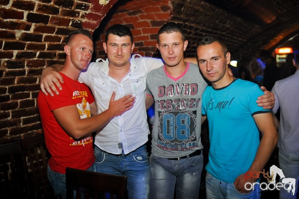 Party în Club Escape, 