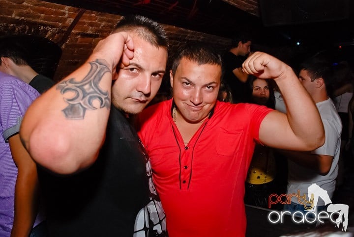 Party în Club Escape, 