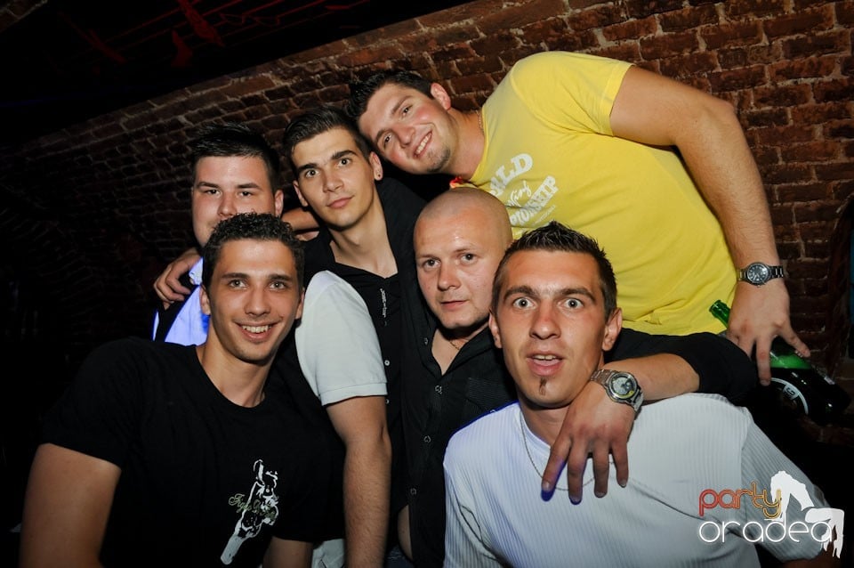 Party în Club Escape, 