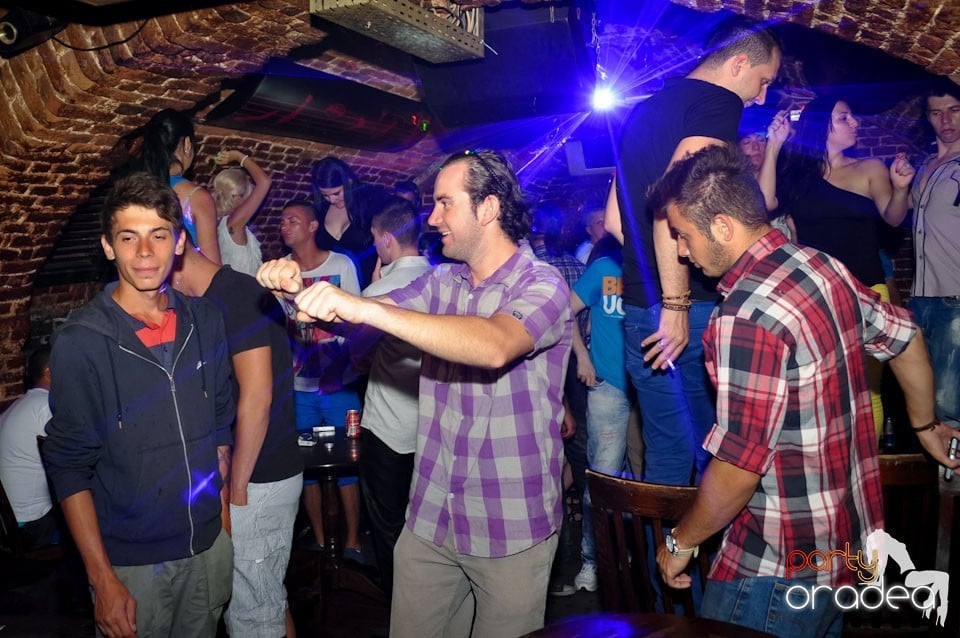 Party în Club Escape, 