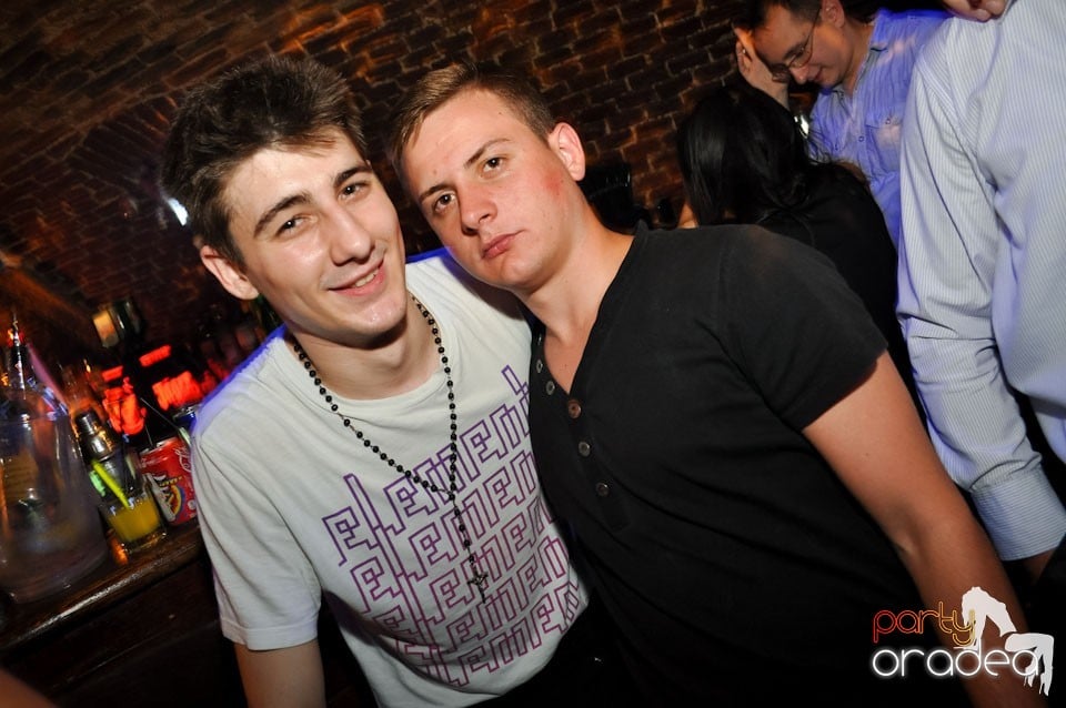 Party în Club Escape, 