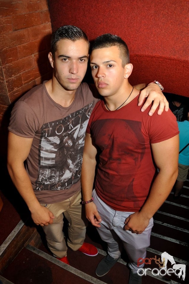 Party în Club Escape, 