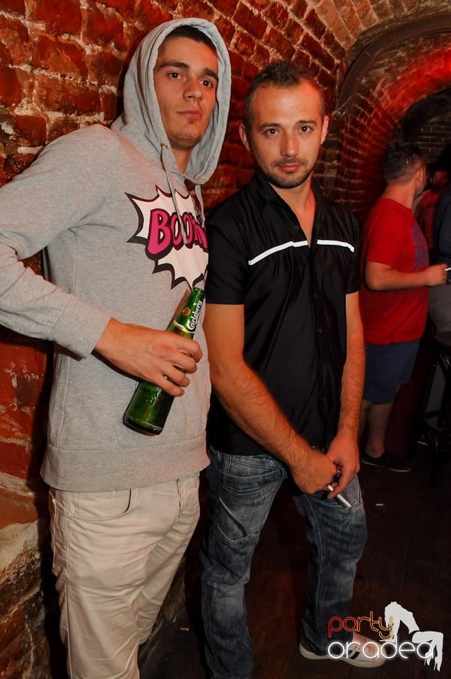 Party în Club Escape, Escape