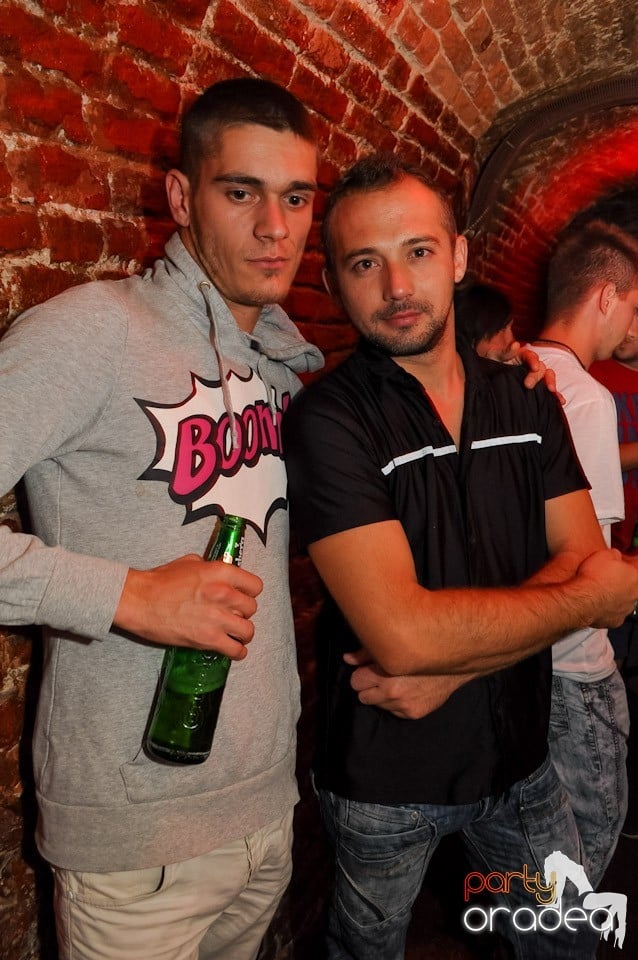 Party în Club Escape, Escape