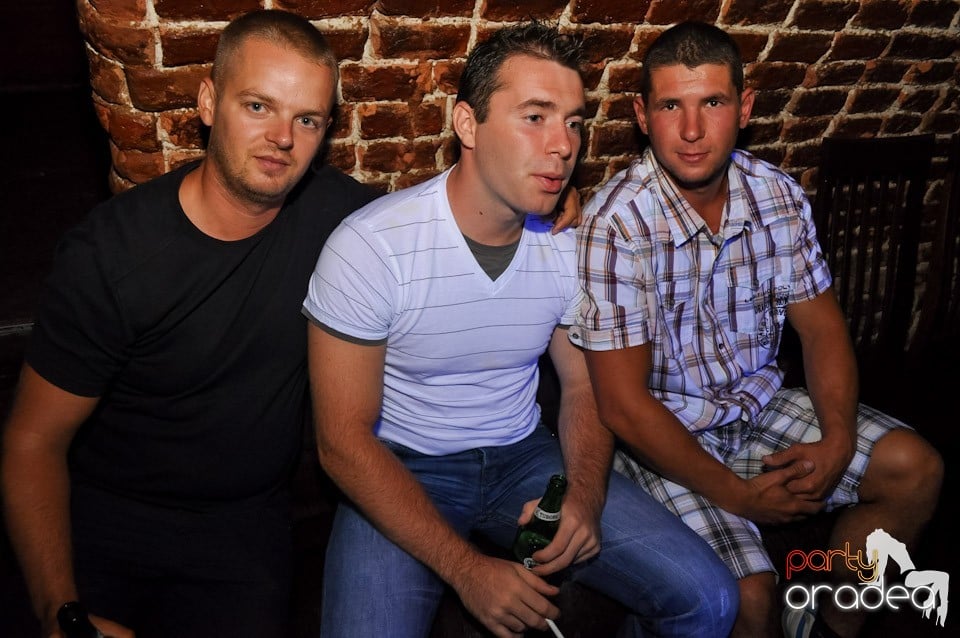 Party în Club Escape, 