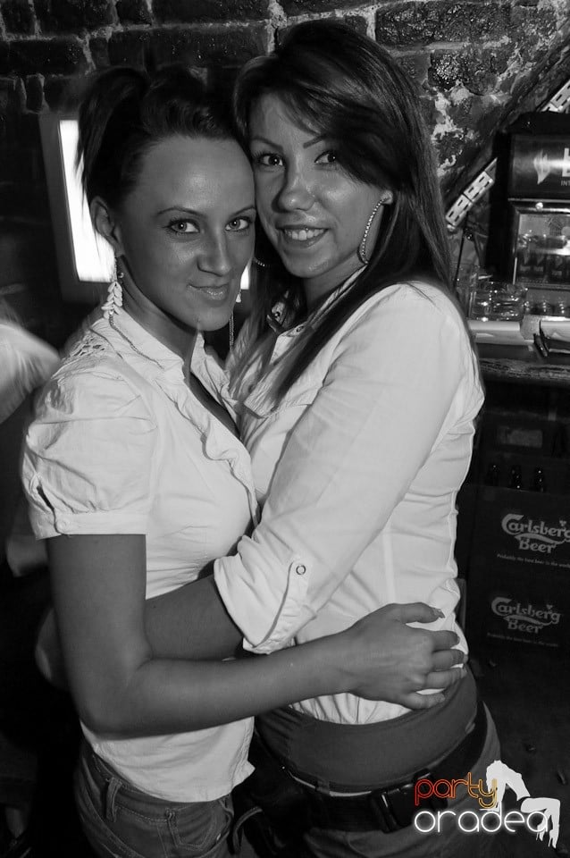 Party în Club Escape, 