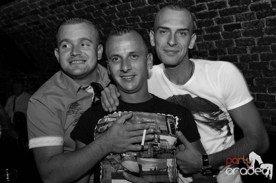 Party în Club Escape, 