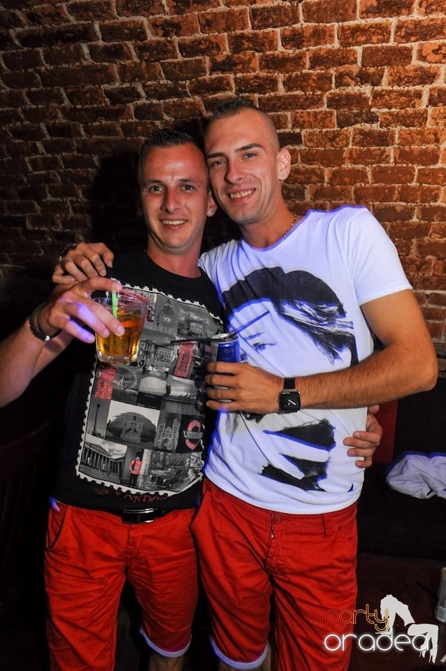 Party în Club Escape, Escape