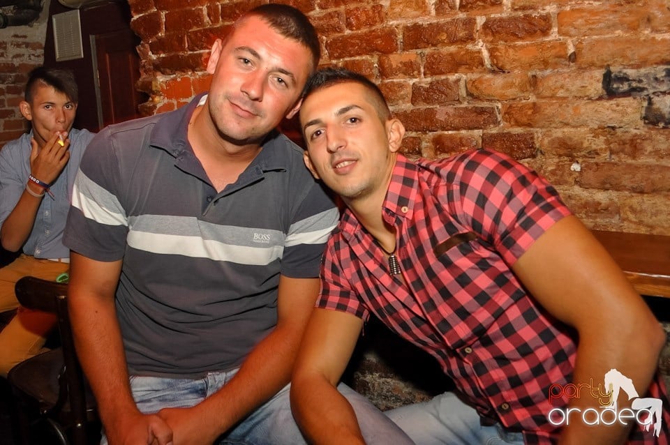 Party în Club Escape, 