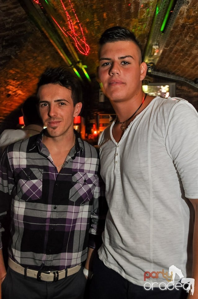 Party în Club Escape, 