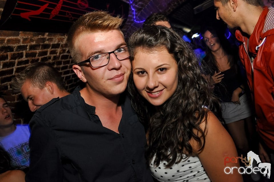 Party în Club Escape, Escape