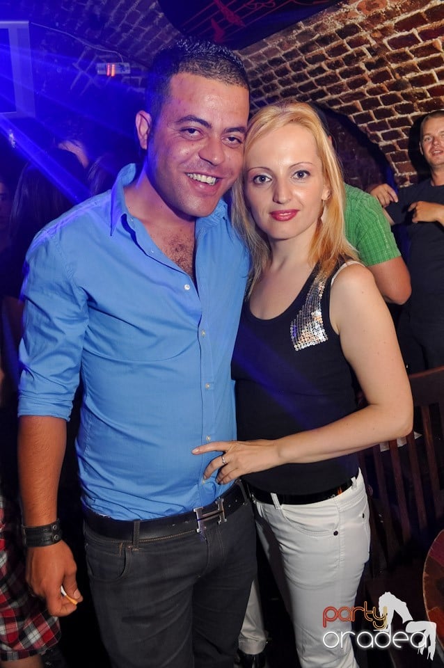 Party în Club Escape, Escape