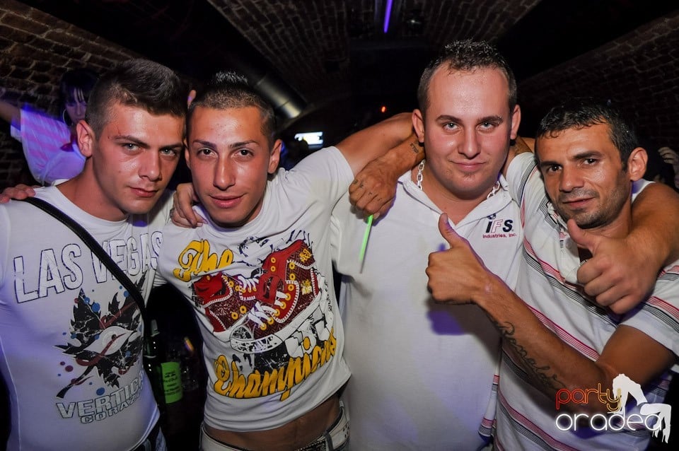 Party în Club Escape, 