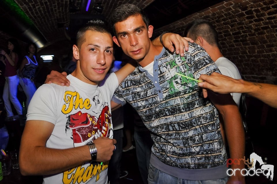 Party în Club Escape, 