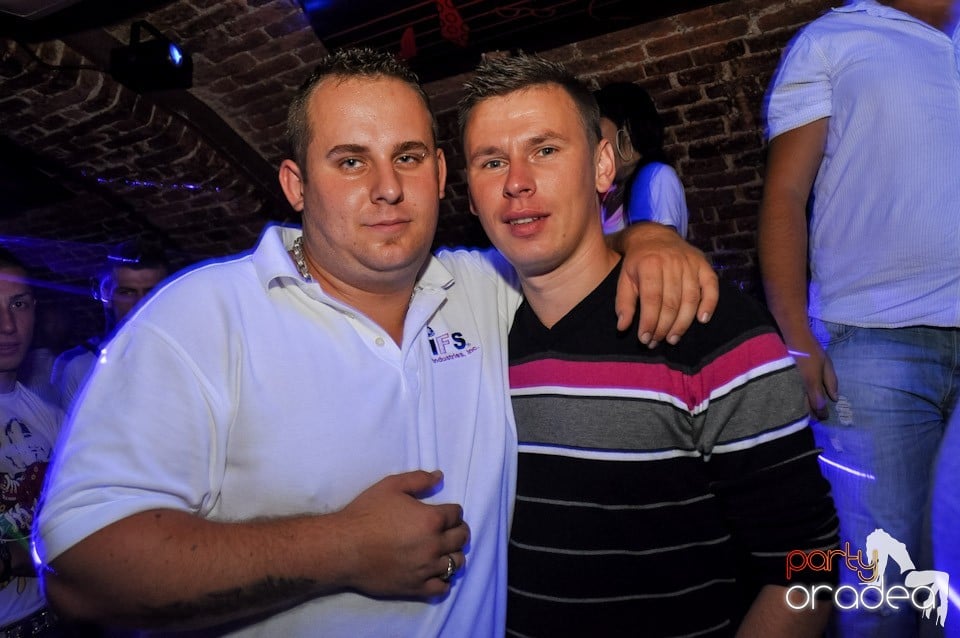 Party în Club Escape, 