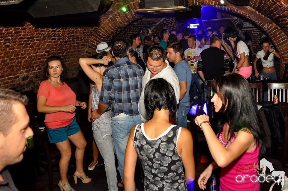Party în Club Escape, Escape