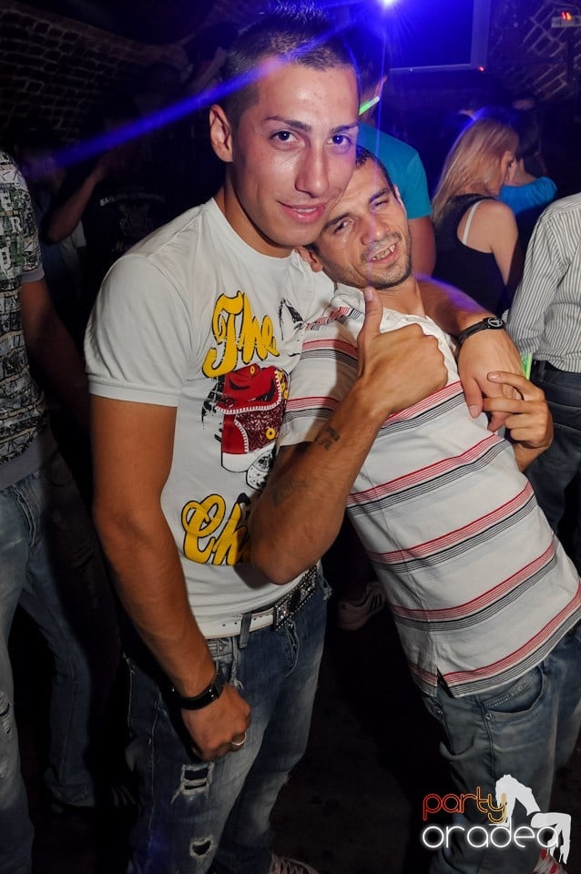 Party în Club Escape, 