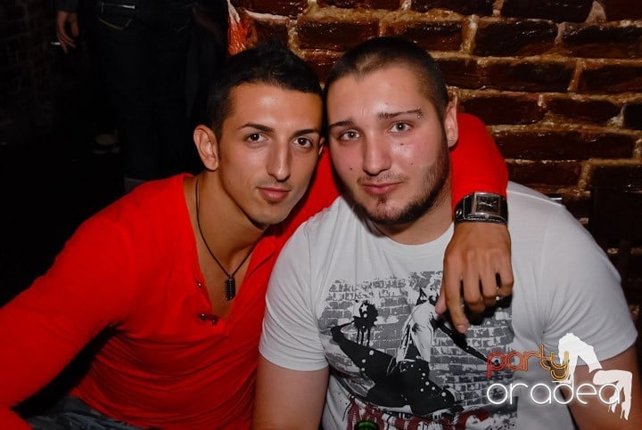 Party în Club Escape, 