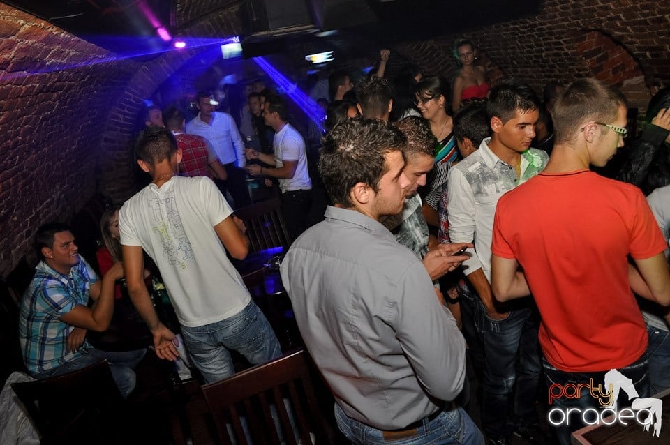 Party în Club Escape, 