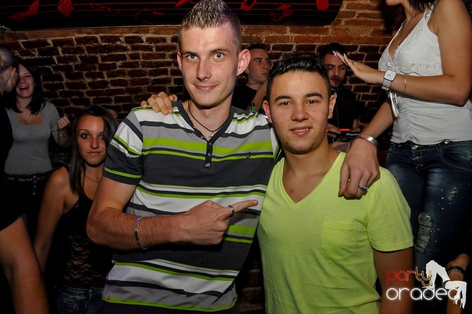 Party în Club Escape, 