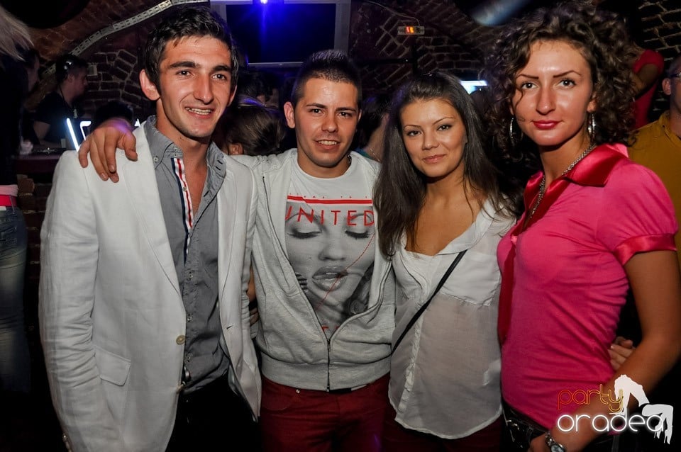 Party în Club Escape, 