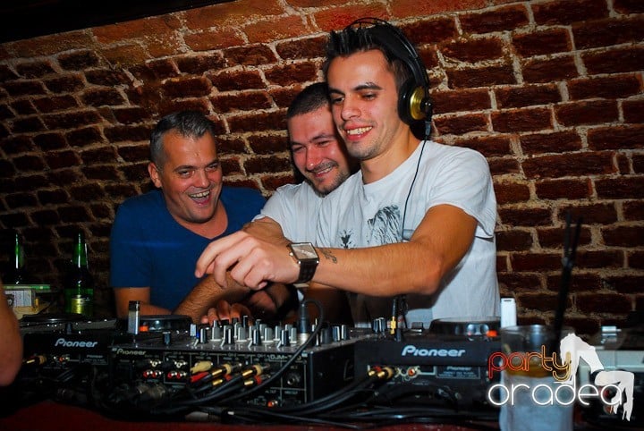 Party în Club Escape, 