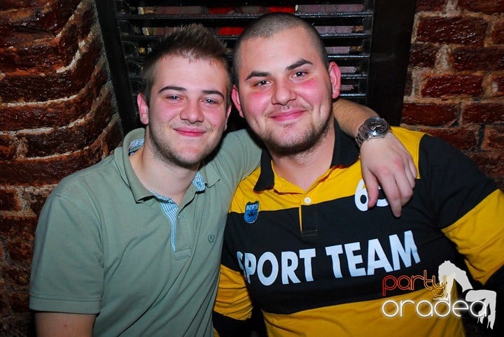 Party în Club Escape, 