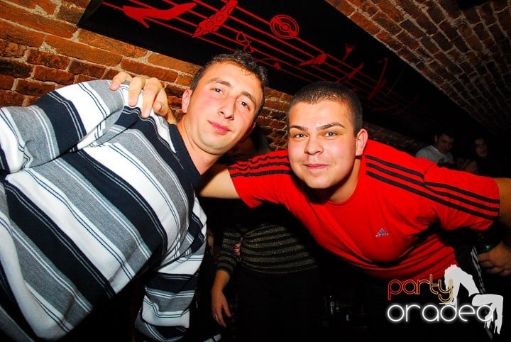 Party în Club Escape, 