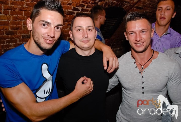 Party în Club Escape, 