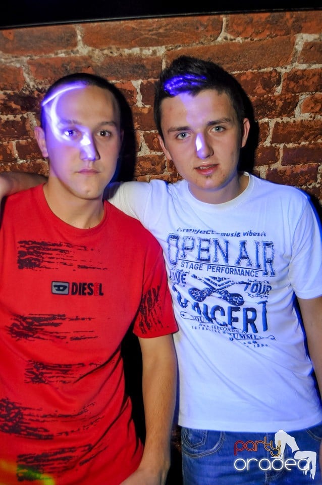 Party în Club Escape, 