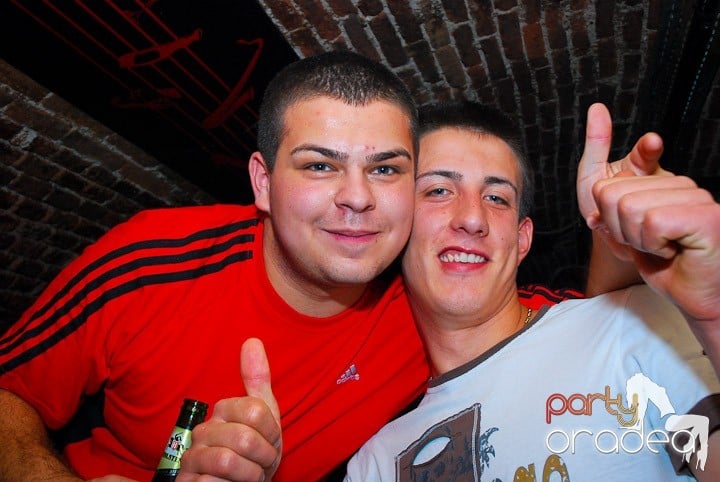 Party în Club Escape, 