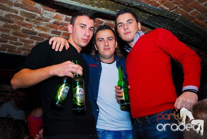 Party în Club Escape, 