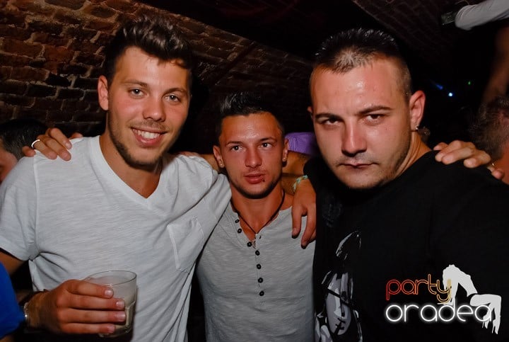 Party în Club Escape, 