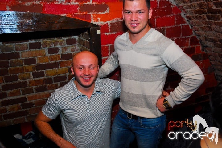 Party în Club Escape, 