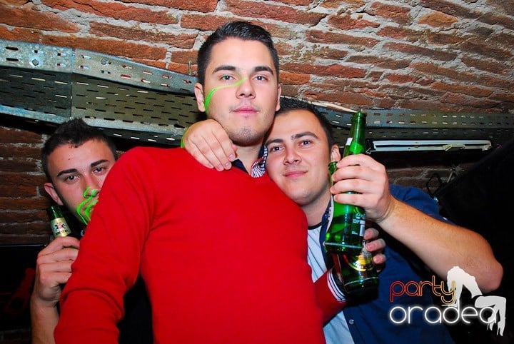 Party în Club Escape, 