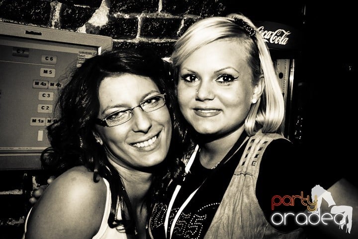 Party în Club Escape, 