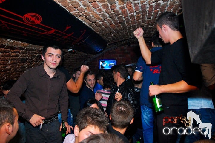 Party în Club Escape, 