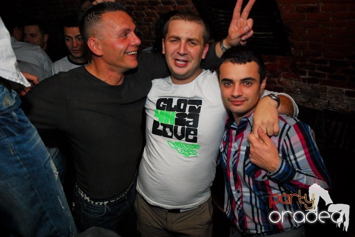 Party în Club Escape, 