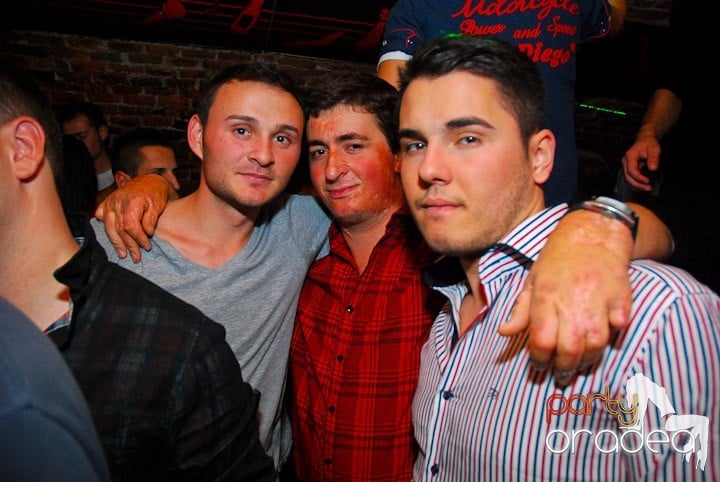 Party în Club Escape, 