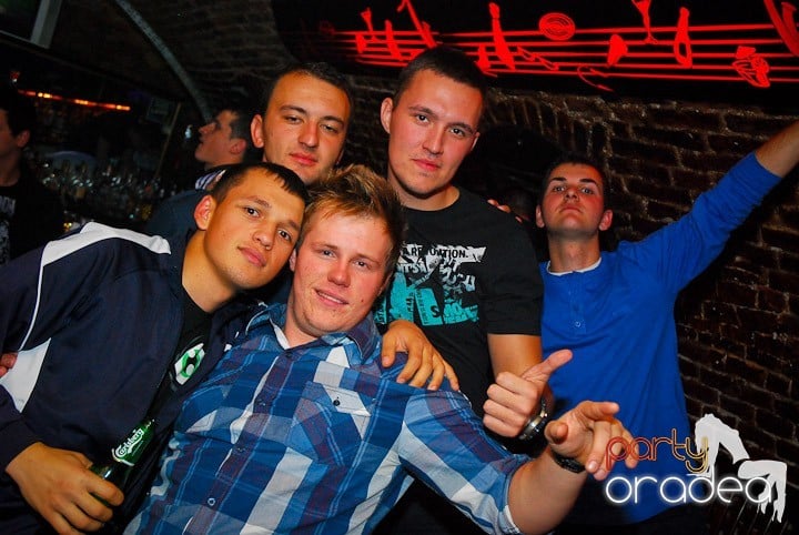 Party în Club Escape, 