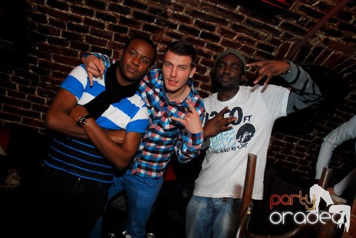 Party în Club Escape, 