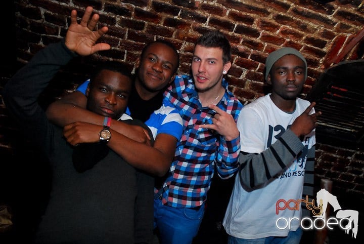 Party în Club Escape, 