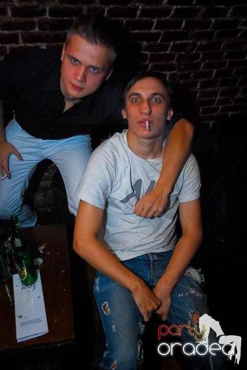 Party în Club Escape, 