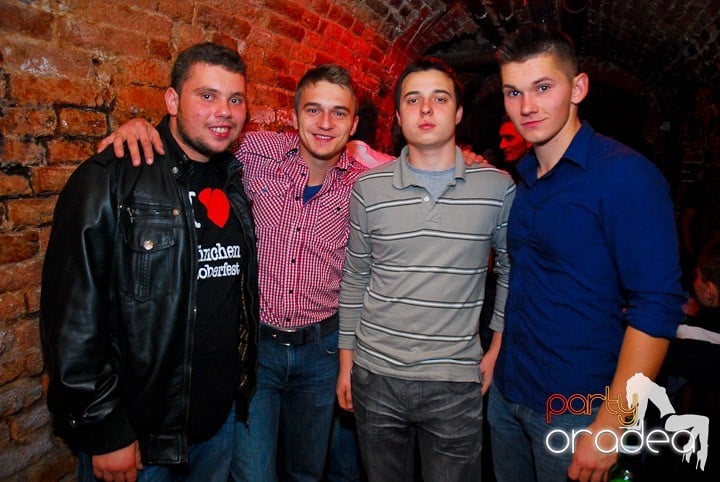 Party în Club Escape, 