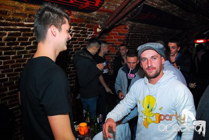 Party în Club Escape, 